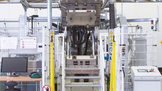 Erfüllung der Kundenanforderungen: schnelle, zuverlässige und skalierbare Produktion von Kompositbauteilen (Henkel)