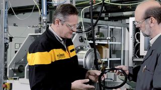 In enger Zusammenarbeit mit Kunden entwickelt Klüber Lubrication kundenspezifische Schmierstofflösungen. (Bild: Klüber)