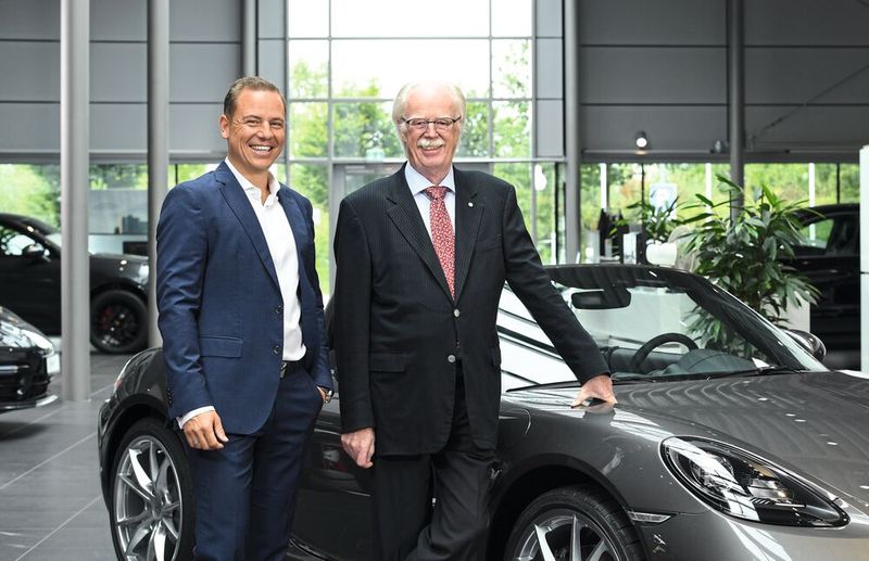 Bereits seit einigen Jahren arbeiten Firmenchef Jörg Seitz (re.) und Martin Osterberger-Seitz in der Führung der Seitz-Gruppe zusammen. Jetzt hat der Schwiegersohn das Ruder übernommen. (Bild: Seitz-Gruppe/Susanne Moelle)