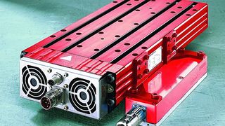 Bild 1: Mit dem Linearmotor SL2 erreicht die Fügeeinheit annähernd Erdbeschleunigung. (Bild: SEW-Eurodrive)