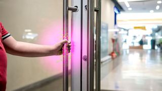 Für ausgewählte Modellviren wurde gezeigt, dass eine nahezu vollständige Deaktivierung aufgrund der Beschichtung innerhalb von 30 Minuten erfolgt. (somesense-srock.adobe.com)