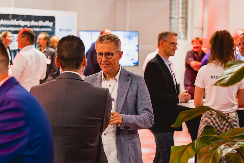 Impressionen vom 24. Würzburger EMS-Tag: Im Mittelpunkt standen aktuelle Branchenthemen, praxisnahe Impulse und insbesondere der persönliche Austausch innerhalb der EMS-Community. (Bild: Stefan Bausewein)