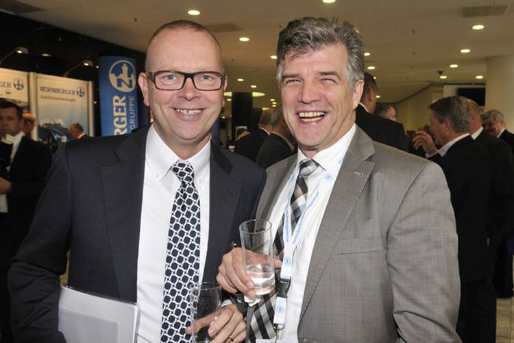 Gut gelaunt: Guido Kutschera (Dekra; li.) und Jens Nietzschmann (DAT). (Foto: Zietz)