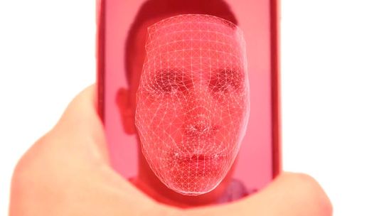 Eine repräsentative Umfrage hat bei eher jungen Personen mal die Meinung eingeholt, wie sie zur künstlichen Intelligenz stehen. Die Antworten zeigen, dass man eher gespalten darüber denkt. So sind etwa für viele gefälschte Bilder oder Videos ein Problem. Hier mehr dazu ...(Bild:  Fakermaker)