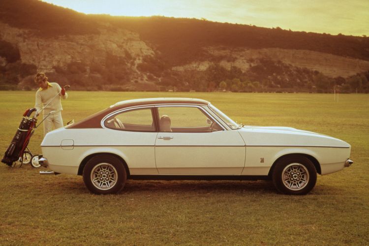 Die Coolness der ersten Ford-Capri-Generation, ihre Formensprache und Proportionen führte auch die zweite Generation (1974 bis 1977) fort: lange Motorhaube, niedrige Dach- und Gürtellinien, knackig-kurzes Hinterteil. (Bild: Ford-Werke GmbH, Koeln)