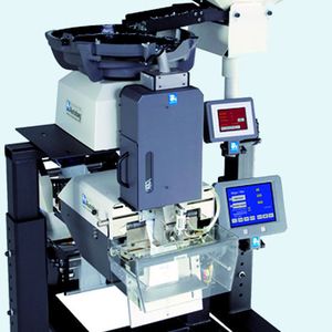 Die HD-Verpackungsmaschine kann problemlos mit peripheren Systemen wie automatischen Zuführ- und Zählgeräten für die Verpackung von Kleinteilen mit 3 bis 50 mm Durchmesser und einer Länge bis zu 63 mm von APS kombiniert werden. Bild: Automated Packaging Systems