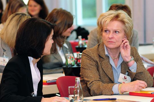 Von Anfang an tauschten die Teilnehmerinnen Erfahrungen aus.  (Archiv: Vogel Business Media)