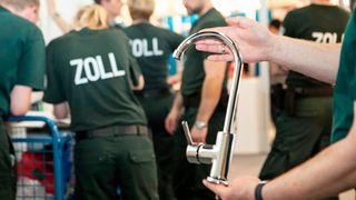 Von Produktpiraten hergestellte Armatur. Wenn es nur so etwas wäre. Leider bergen gefälschte Systeme oft Gefahren für die Anwender. Immerhin kann der VDMA vermelden, dass „nur“ noch gut die Hälfte der deutschen Maschinenbauer betroffen sind. Hier ein kleiner Lagebericht dazu ... (Bild: F. Krüger)