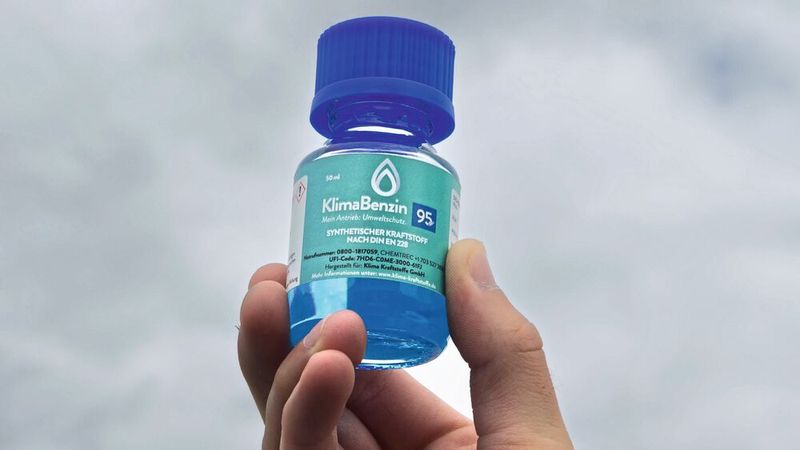 Klimabenzin 95 ist das Ergebnis synthetischer Kraftstoffgewinnung. (Bild: Klima Kraftstoffe GmbH)