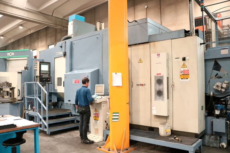 Im Werk bei MCM-Kunden Meccanica Ponte Chiese, einem Familienbetrieb mit über 40 Jahre Erfahrung im Bereich der mechanischen Bearbeitung.  (Sonnenberg)