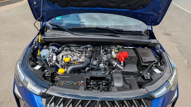Der Testwagen war mit einem Vierzylinder-Turbomotor ausgestattet, der 103 kW/140 PS leistet. Im Zusammenklang mit dem Siebengang-Doppelkupplungsgetriebe wies er eine ausgeprägte Anfahrschwäche auf. (Bild: Rosenow – VCG)