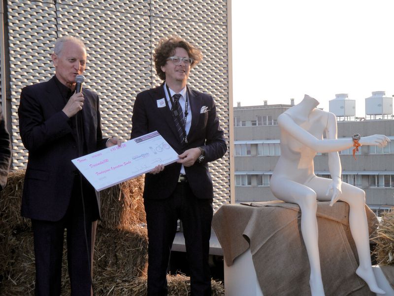 Umberto Palermo und Santo Versace (l.), Präsident der Stiftung Operation Smile Italia Onlus, stellen zwei neue Designkollektionen vor. (Bild: Concept Laser)