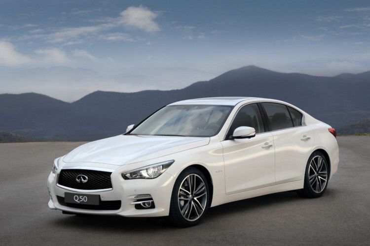 Bei den Aggregaten bietet Infiniti keine großen Wahlmöglichkeiten: Wer den bezahlbare 170 PS-Diesel ablehnt, muss sich auf die sportliche Variante mit einem Hybridsystem aus einem 50 kW/68-Elektromotor und einem 3,5 Liter großem V6 einlassen. Zusammen leistet das System 268 kW/364 PS. (Foto: Infiniti)