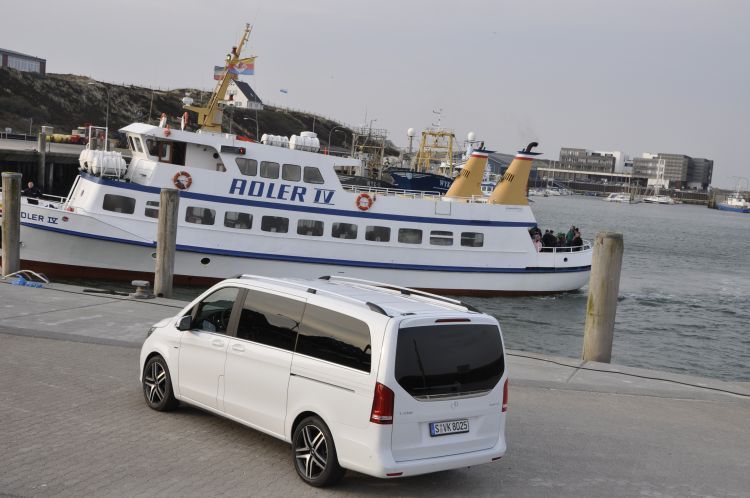 Die Daimler-Großraumlimousine kommt zu Preisen ab 42.900 Euro in den Handel. (Foto: Richter)