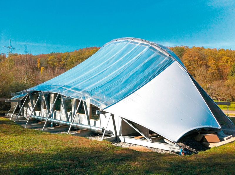 Die Struktur des Eisbärenhauses imitiert die Aufwärmfunktion des pelzigen Arktisbewohners für eine ganz besondere Art der solartechnischen Energiegewinnung. (Bild: ITV)