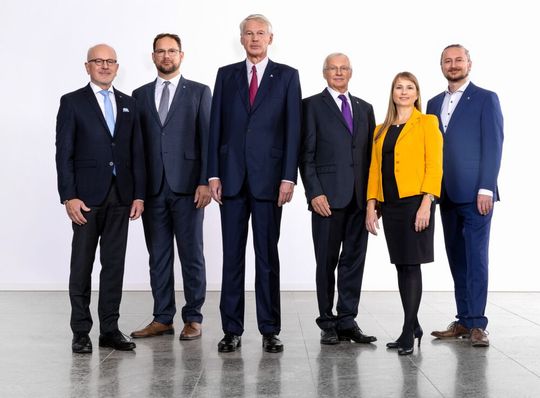 Der Aufsichtsrat der Wittenstein SE sieht nun so aus (von links): Prof. Dr. Ronald Gleich, Jürgen Guckenberger, Prof. Dr. Michael Junker, Dr. Stefan Reineck, Dr. Anna-Katharina Wittenstein, Niko Neckermann. Der Vorstand bleibt quasi unverändert.(Bild:  Wittenstein)