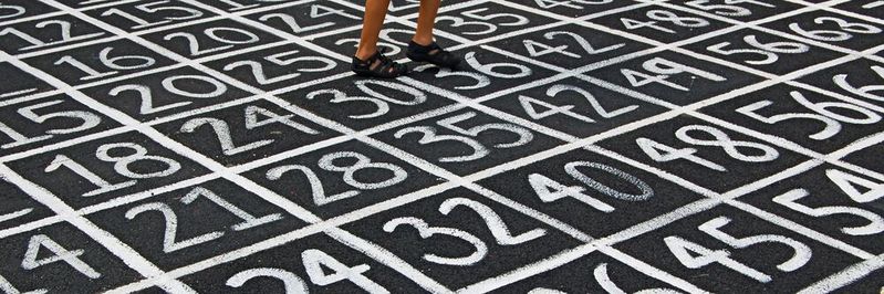 Zahlen schaffen Effizienz, Beziehungen entstehen durch Haltung und Authentizität. Wer KI sinnvoll nutzt, klare Werte zeigt und seine Community einbindet, baut Vertrauen auf.(Bild:  Unsplash)