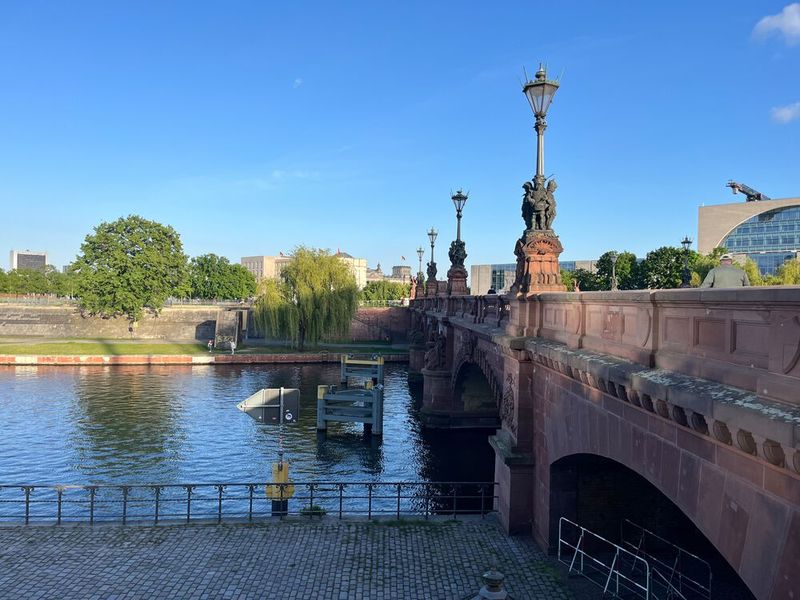 Der Kiwiko-Partnertag fand Anfang Mai 2025 in Berlin, direkt an der Spree, statt.  (Bild: Vogel IT-Medien)