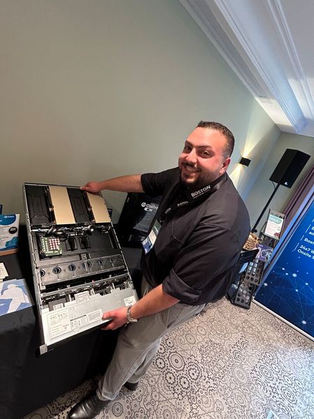 Can-Hüseyin von Boston gibt alles in seinem Job. (Bild: Vogel IT-Medien GmbH)