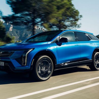 Der Optiq ist ein neues E-Modell von Cadillac, das in der Fahrpraxis mit außergewöhnlich viel Komfort und Ruhe überzeugt. (Bild: Cadillac)