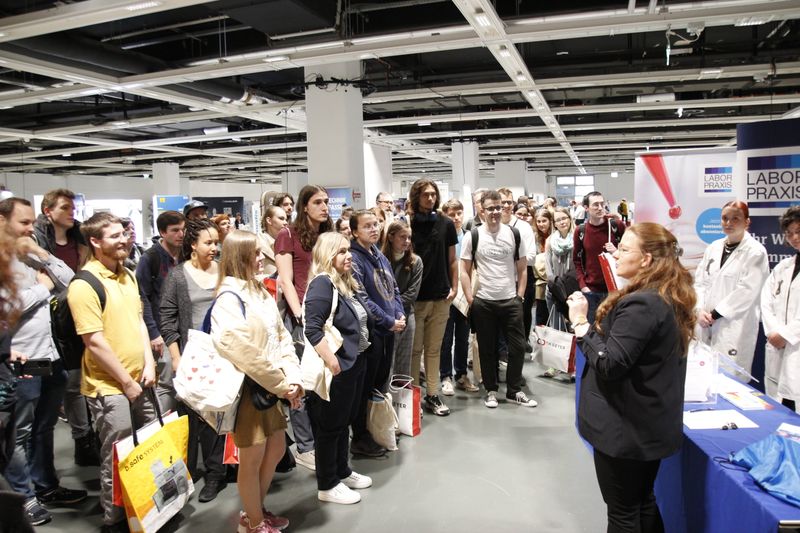 Impressionen der LAB-SUPPLY in Wien 2023.   Mehr Infos zu den kommenden LAB-SUPPLY-Messen finden Sie auf www.lab-supply.info.  (LABORPRAXIS, C. Lüttmann)