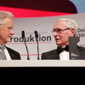 Deutscher Maschinenbau Preis 2015 für Gerhard Sturm (rechts) und Dr. Manfred Wittenstein (links). Gründer von EBM-Papst und früherer VDMA-Präsident werden für ihre Lebensleistung als Unternehmer ausgezeichnet.