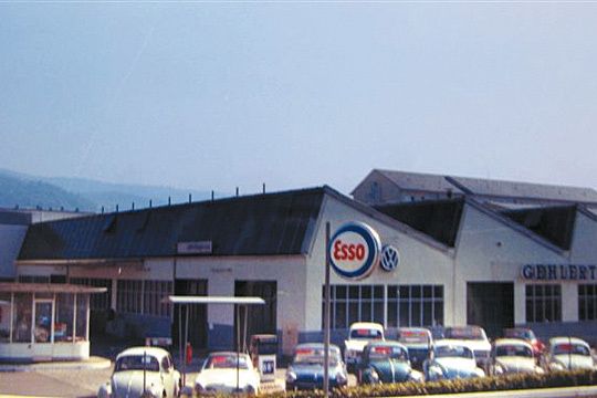 Das klassische VW-Autohaus in den sechziger Jahren: Gehlert in Freiburg. (Archiv: Vogel Business Media)