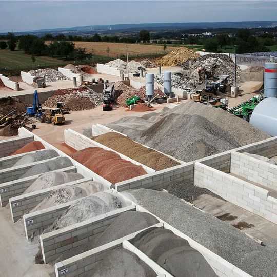 Ziel der neuen Mantelverordnung ist es, eine möglichst hohe Recyclingquote bei mineralischen Ersatzbaustoffen mit einem höchstmöglichen Schutz von Boden und Grundwasser zu verbinden.(Bild:  Industrieverband Steine und Erden)