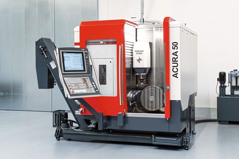 Die kompakte Acura 50 von Hedelius punktet mit leistungsstarker und hochpräziser 5-Achs-Simultanbearbeitung.  (Newemag)