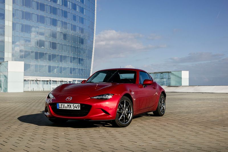 2016 haben sich 42 Prozent der MX-5-Käufer für  Rubinrotmetallic entschieden. Damit war sie die meistgekaufte Farbe. (Mazda)