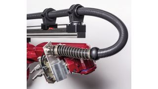 Erika verfährt Kabelschutzsysteme automatisch und nahezu belastungsfrei analog zur aktuellen Bewegung des Roboterarms. (Bilder: Reiku)