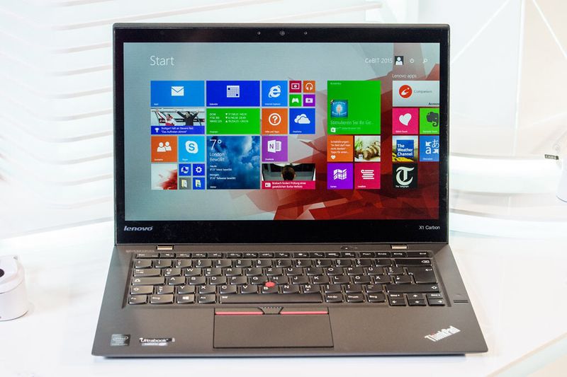 Das Carbon ThinkPad X1 Carbon Ultrabook von Lenovo wiegt gerade einmal 1,28 kg und ist damit das derzeit leichteste Ultrabook am Markt. Es besitzt einen 14-Zoll-Display, welches in der Touch-Ausführung mit der hohen Auflösung von 2.560 x 1.440 Pixel aufwartet. Je nach Ausstattung hat man die Wahl zwischen 4 GB oder 8 GB RAM, sowie 128 oder 512 GB SSD-Speicher. (Bild: Lenovo)