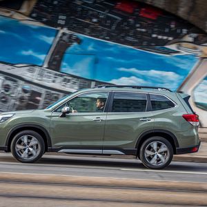 Das SUV kann immerhin 1,6 Kilometer und bis zu 40 km/h rein elektrisch fahren.  (Bild:  Subaru)