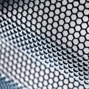 Beim Perforieren und Tiefziehen von Metallbauteilen wird Energie frei, die bei Solvaro für die Heizung der Gebäude direkt wieder verwertet wird.