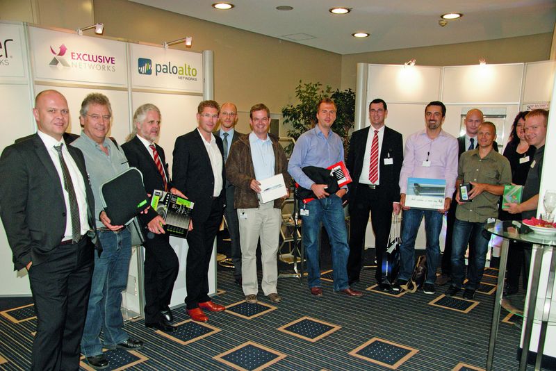 Die glücklichen Gewinner des Conference-Quiz am Ende des Veranstaltungstags in München. (IT-BUSINESS Akademie)
