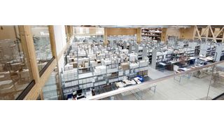 Die Fachbodenanlage Meta Clip sorgt mit 2500 verbauten Fachböden für eine strukturierte
Lagerung im Kommissionierbereich. (Meta)