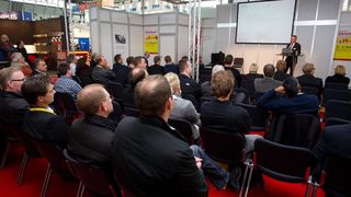 Das Fachforum wird in diesem Jahr zweisprachig mit Simultandolmetscher durchgeführt. (Bild: Fairxperts)