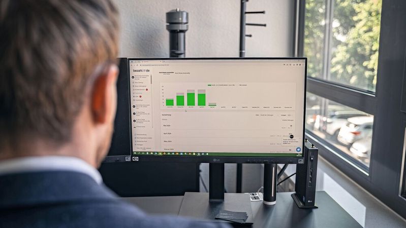 Bei mehr als 50.000 Bezahlvorgängen im Jahr ist es für Nord-Ostsee Automobile enorm wichtig, den Geldtransfer jeweils im Detail nachvollziehen zu können.(Bild:  Nord-Ostsee Automobile)