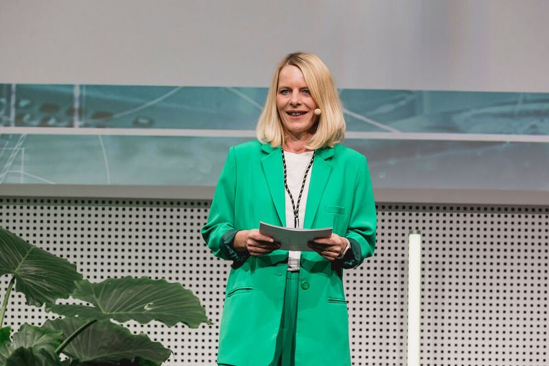 Ute Drescher, Chefredakteurin der konstruktionspraxis, eröffnete das Konstruktionsleiter-Forum 2023 und führte durch den Tag.  (Bild: Stefan Bausewein - VCG)