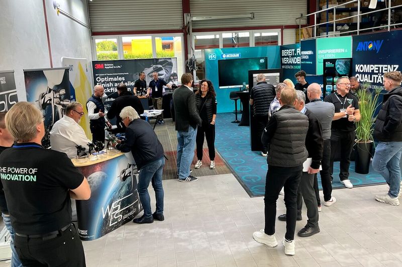 Fachgespräche und Informationen zu neuen Produkten standen beim Landesverbandstag in Böblingen im Vordergrund.   (Bild: Jürgen Klasing)