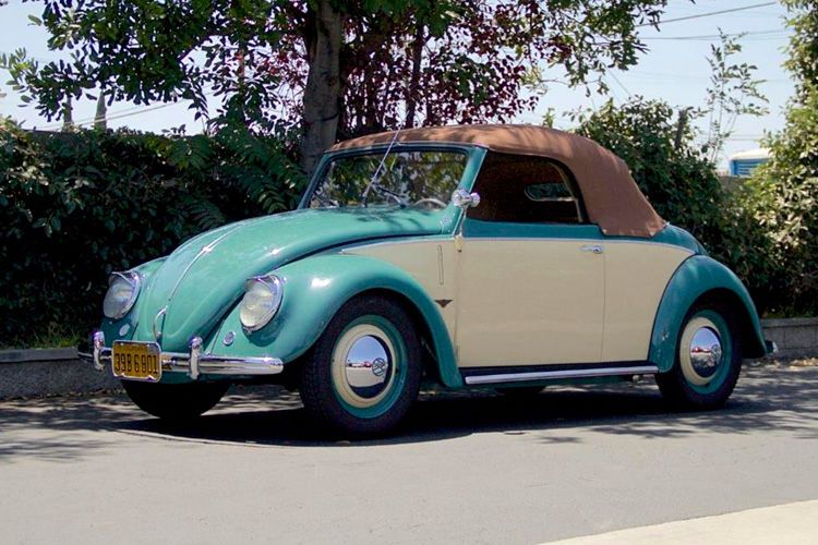 Ähnliches passierte den Auktionatoren von Mecum, die im gleichen Jahr in Monterey für ein Volkswagen Hebmüller Cabrio von 1949 die gleiche Summe haben wollten. (Mecum)