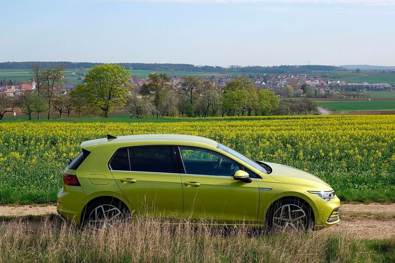Die Seitenansicht mit der breiten C-Säule hat sich gegenüber dem Vorgänger nur wenig geändert. (Bild: Rosenow/»kfz-betrieb«)