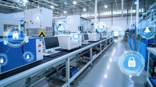 Retrofit erschließt Daten aus Bestandsanlagen und schafft die Grundlage für eine sichere, durchgängige Vernetzung über den gesamten Produktionsprozess. (Bild:  © AdobeStock_1302854462)