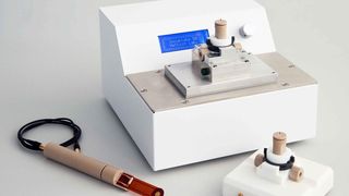 Die QCM-Messzelle von C3 eignet sich für elektrochemische Messungen in Lösungen und bei hohen Dämpfungen. (Archiv: Vogel Business Media)