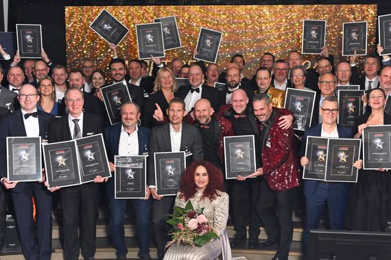 So sehen Sieger aus! Es war eine emotionale Gala mit einer stimmungsvollen Award-Verleihung als Höhepunkt. Das gesamte Team der IT-BUSINESS gratuliert allen Gewinnern. (Bild: Hannes Magerstädt)