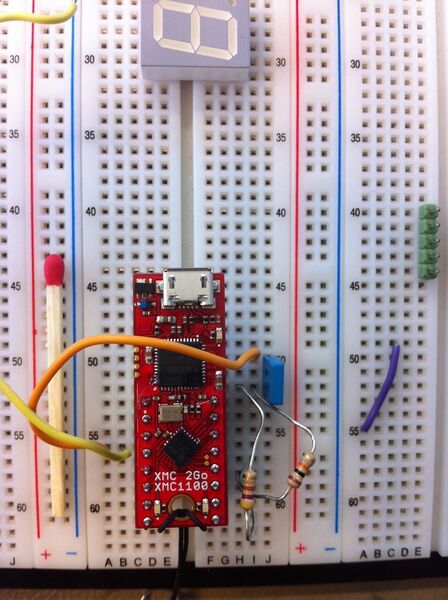Die Pin-Header sind so angeordnet, dass XMC 2GO direkt auf ein Breadboard gesteckt werden kann (Infineon)