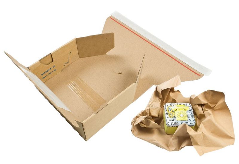  Gewinner der Kategorie „Logistik und Materialfluss“: Die Safebox, eingereicht von der 3V GmbH Verpackung, bietet ein innovatives Verpackungskonzept für den Versandhandel. Durch die Produktfixierung sowie -polsterung, welche mittels eines Papierelementes inklusive Klebestreifen realisiert wurde, wird zusätzliches Füllmaterial vermieden. Ebenfalls lässt sich die Faltschachtel leicht aufrichten. Ein einfaches Handling durch Selbstklebeverschluss und Aufreißfaden sowie eine verstärkte Sicherheit durch einen festen Boden und überlappende Seitenklappen runden das Konzept ab.   (DVI Deutsches Verpackungsinstitut)