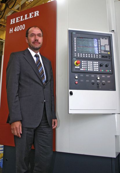 Bild 3: Die Erwartungen von Jochen Brucker, Leiter der Steuerungsentwicklung bei Heller, in die von Siemens entwickelte Engineering-Software Sinucom Installer hat sich schnell erfüllt: „Allein mit der Eingabe aller Daten war früher ein Mitarbeiter durchschnittlich einen halben Tag beschäftigt. Jetzt dauert das Ganze nicht länger als eine halbe Stunde.“  (Bild: Heller)