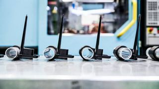 Die Hohlprofil-Hybridtechnik führt nach Angaben von Lanxess zu deutlich torsionssteiferen und -festeren Kunststoff-Metall-Verbundbauteilen als es bisher mit anderen Technologien zum Funktionalisieren von Hohlprofilen möglich war. (Lanxess)