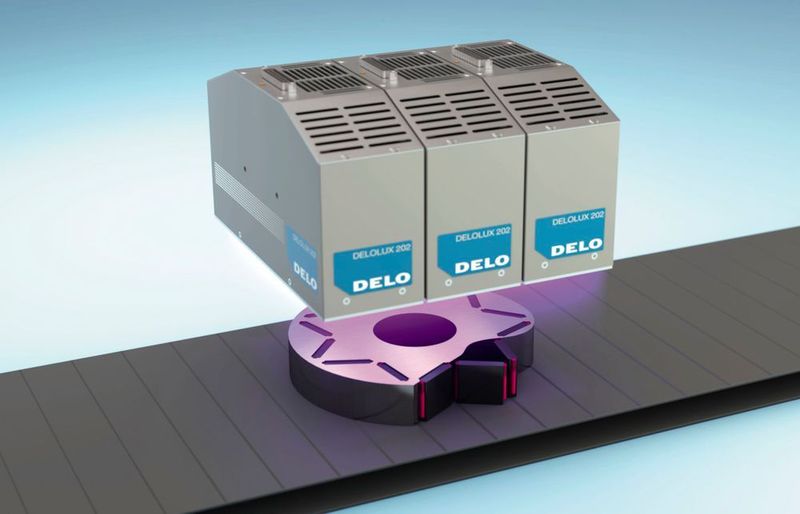 Eine mögliche Anwendung ist die serielle strukturelle Verklebung von Seltenerd-Magneten in Elektromotoren.  (Delo)